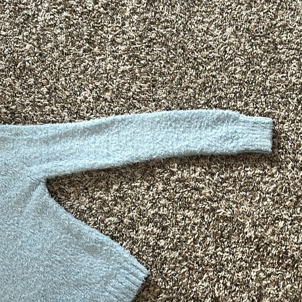 Delia’s Sweater - Picture 3 of 7